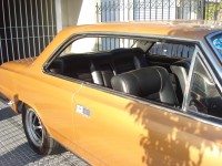 Una foto con uno de los detalles más valorados del Torino coupé: el hard top. La apertura de ventanillas delanteras y traseras, sin parante que interrumpa. También se puede apreciar en este modelo las llantas de aleación liviana y aros de acero en 6&quot; que ya venían equipando a los GS desde el '72.