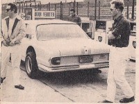 Frente a los surtidores de Nürburgring, Eduardo COPELLO y el Torino brindan la &quot;famosa&quot; imagen argentina.