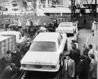 Otra imagen de los autos en el puerto de Santa María de los Buenos Aires.